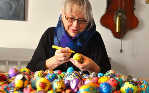 Eieren beschilderen voor Ik ben Wil